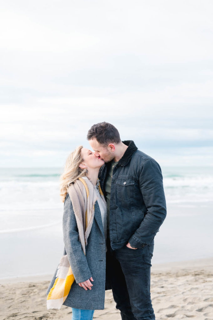 couple sur la plage de l'espiguette