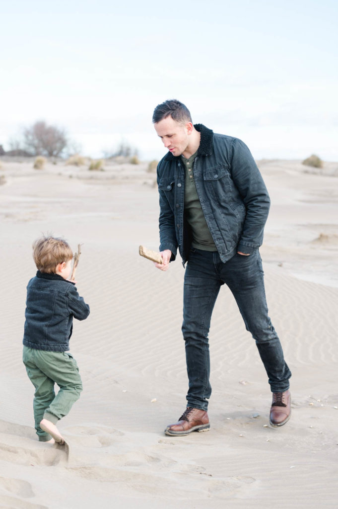 jeu pendant une seance photo famille